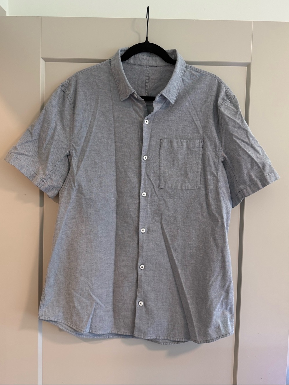 Lululemon Men’s Oxford Short Sleeve Shirt Navy Blue, size M, like new!